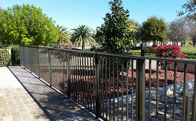 aluminum HR-10 fence, gate, and mulch garden in boca raton florida